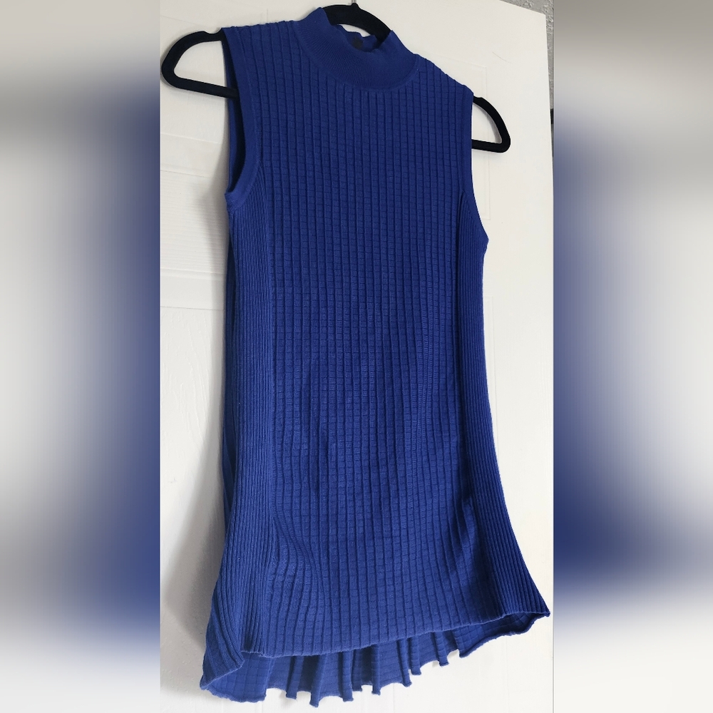 Elegant Ribbed Knit Sleeveless Top in Blue
